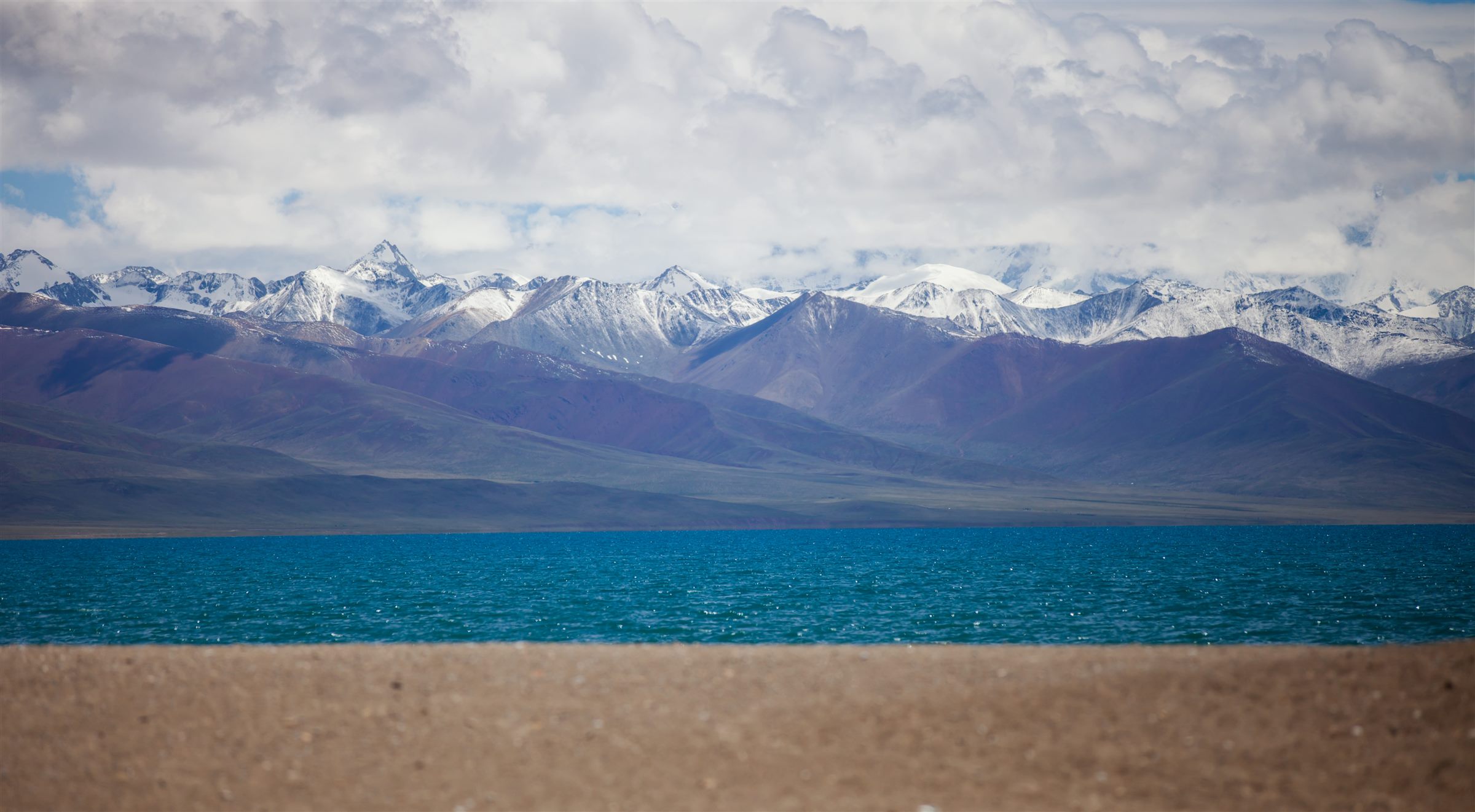Tibet road and distant mountains