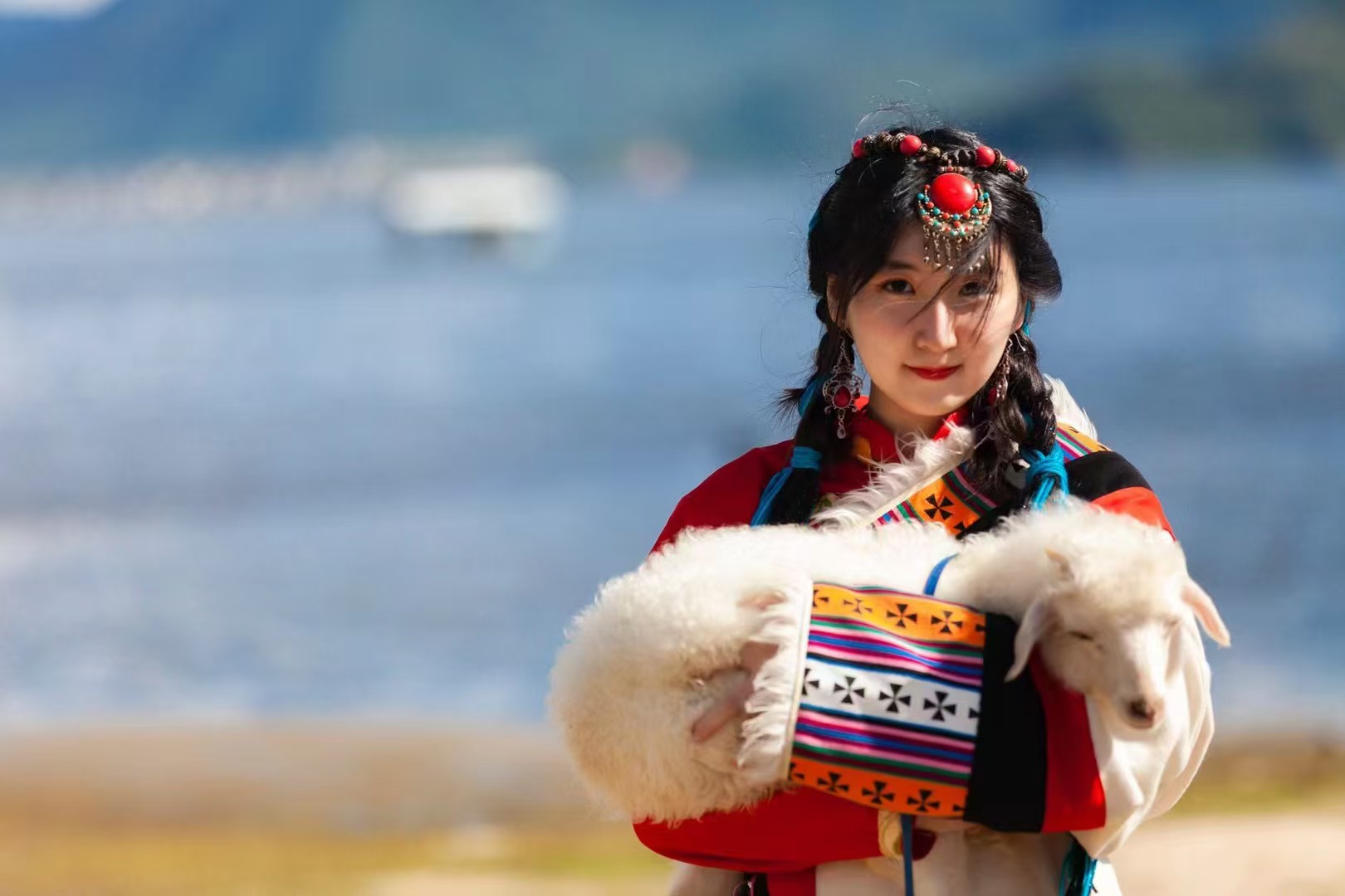 Yunnan mountain and lake scenery
